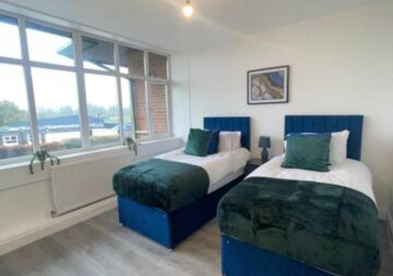 2 Bedroom Apartment - Flitwick - Contractor Friendly - Tourist Ready - Full Kitchen - Wifi - Smart Tv - Sofa Bed - Free Parking - Ideal For Short Or Long Stays ภายนอก รูปภาพ