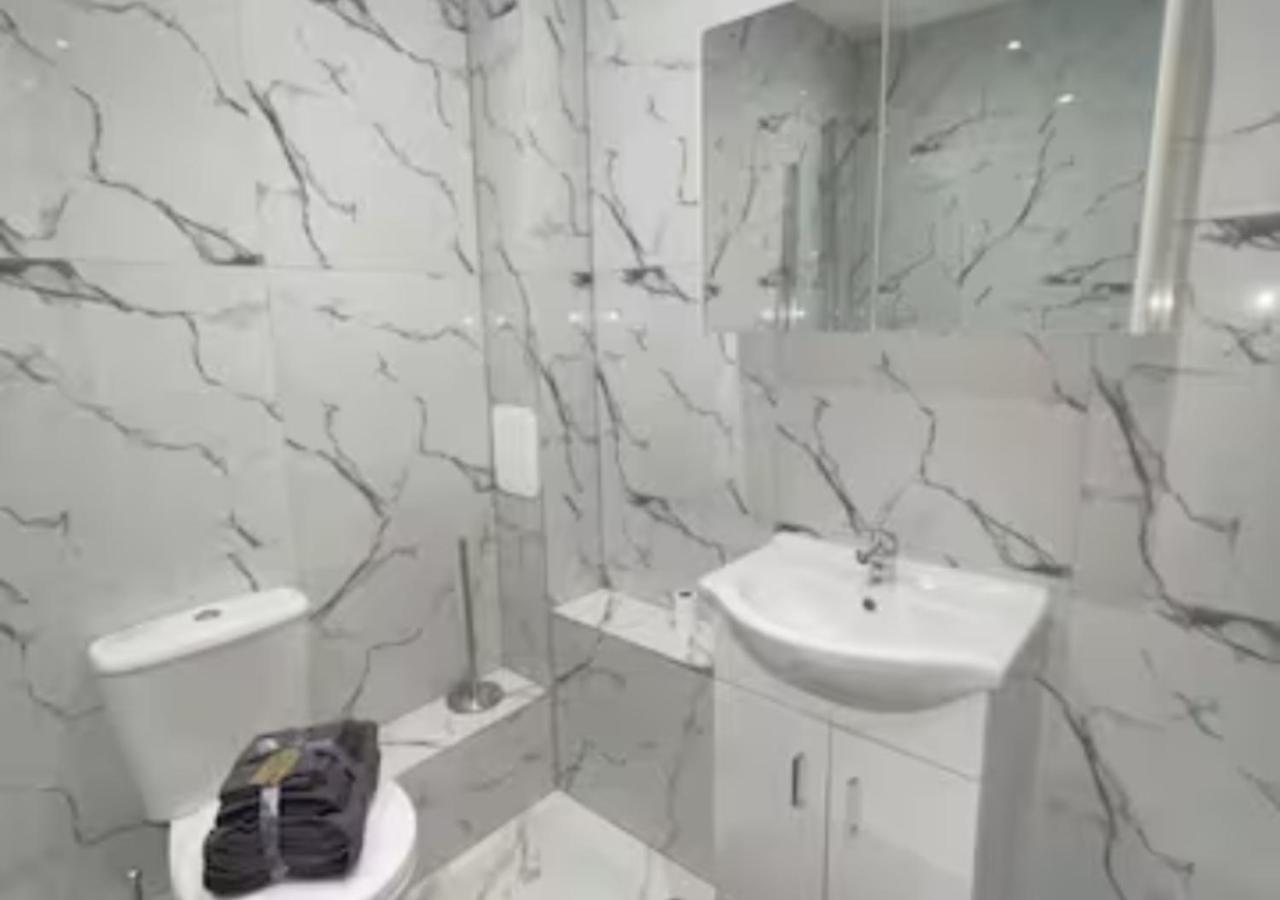 2 Bedroom Apartment - Flitwick - Contractor Friendly - Tourist Ready - Full Kitchen - Wifi - Smart Tv - Sofa Bed - Free Parking - Ideal For Short Or Long Stays ภายนอก รูปภาพ