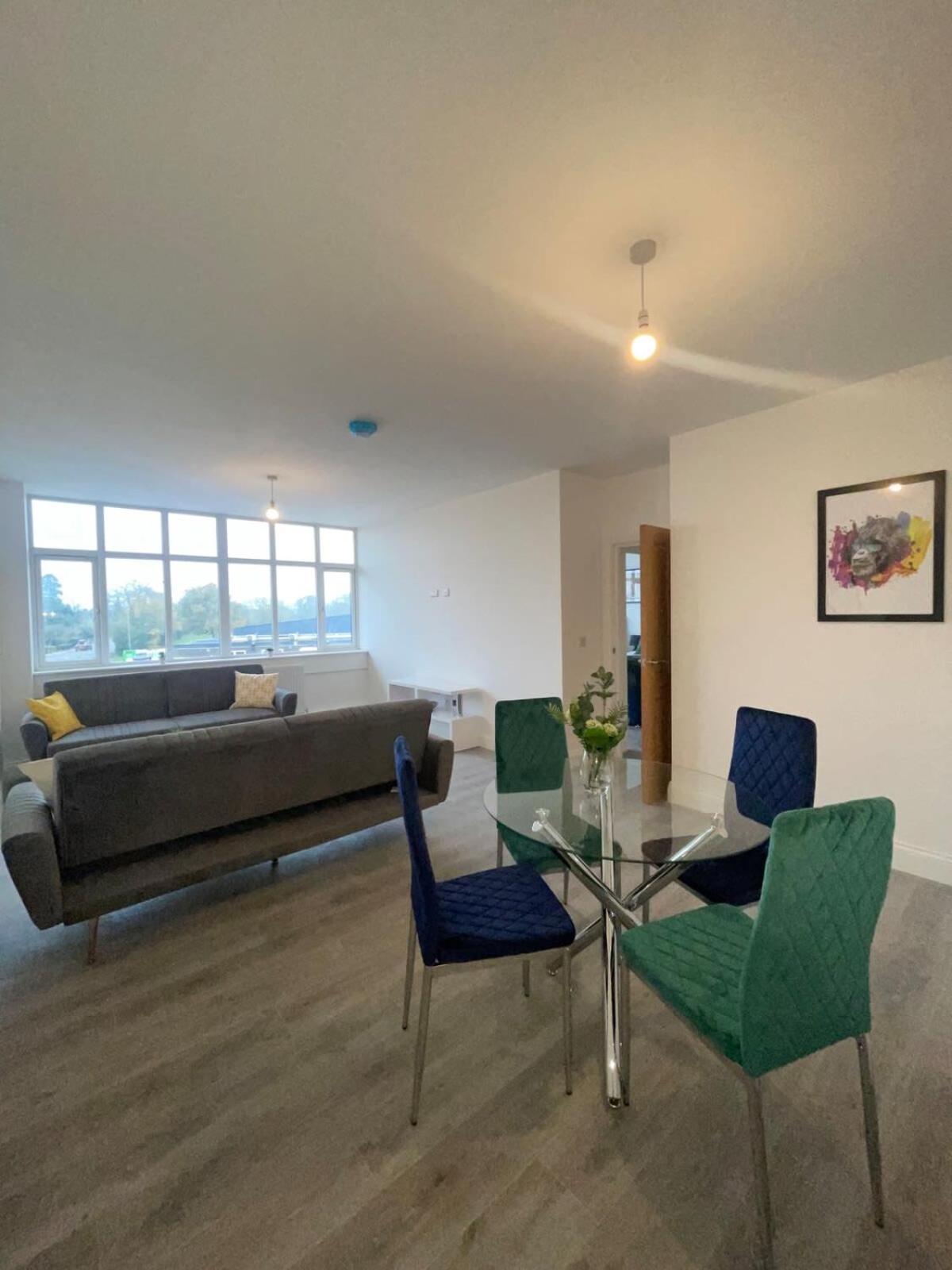 2 Bedroom Apartment - Flitwick - Contractor Friendly - Tourist Ready - Full Kitchen - Wifi - Smart Tv - Sofa Bed - Free Parking - Ideal For Short Or Long Stays ภายนอก รูปภาพ