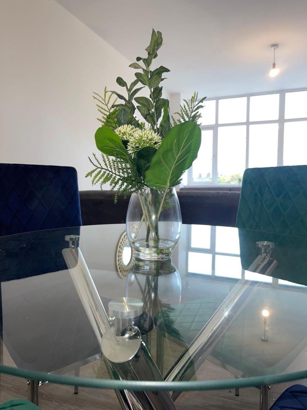 2 Bedroom Apartment - Flitwick - Contractor Friendly - Tourist Ready - Full Kitchen - Wifi - Smart Tv - Sofa Bed - Free Parking - Ideal For Short Or Long Stays ภายนอก รูปภาพ