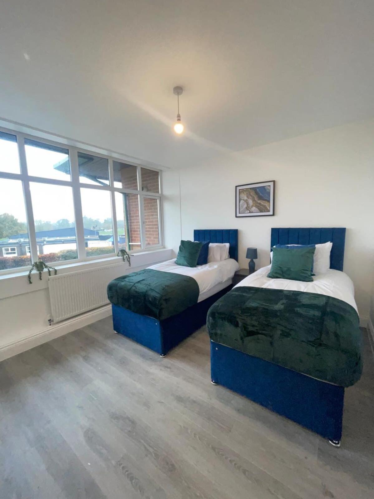 2 Bedroom Apartment - Flitwick - Contractor Friendly - Tourist Ready - Full Kitchen - Wifi - Smart Tv - Sofa Bed - Free Parking - Ideal For Short Or Long Stays ภายนอก รูปภาพ